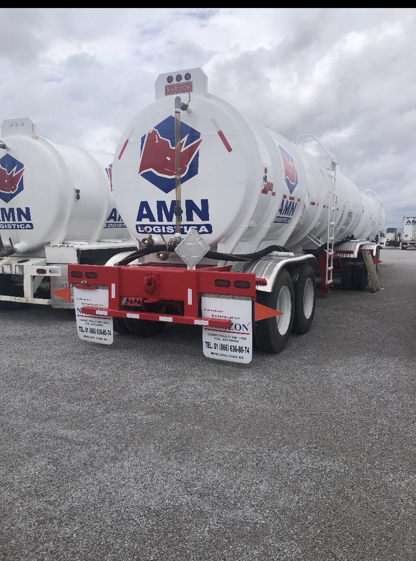 Unidad de transporte de AMN Logística en operación